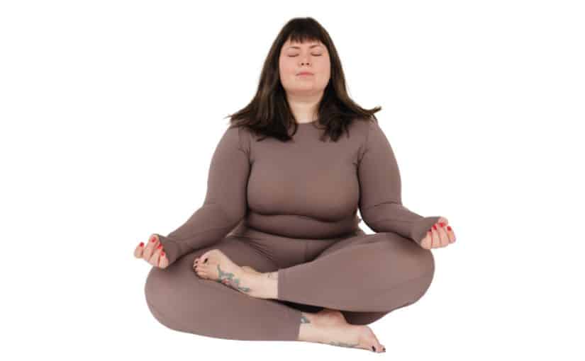 Curvy Yoga für Frauen mit Mehrgewicht: Warum Yoga besonders für kurvige Frauen so genial ist