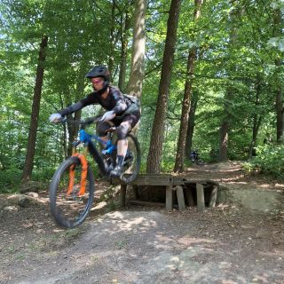 Mein bisher höchster Drop. Melli beim eMBT Fahrtechniktraining